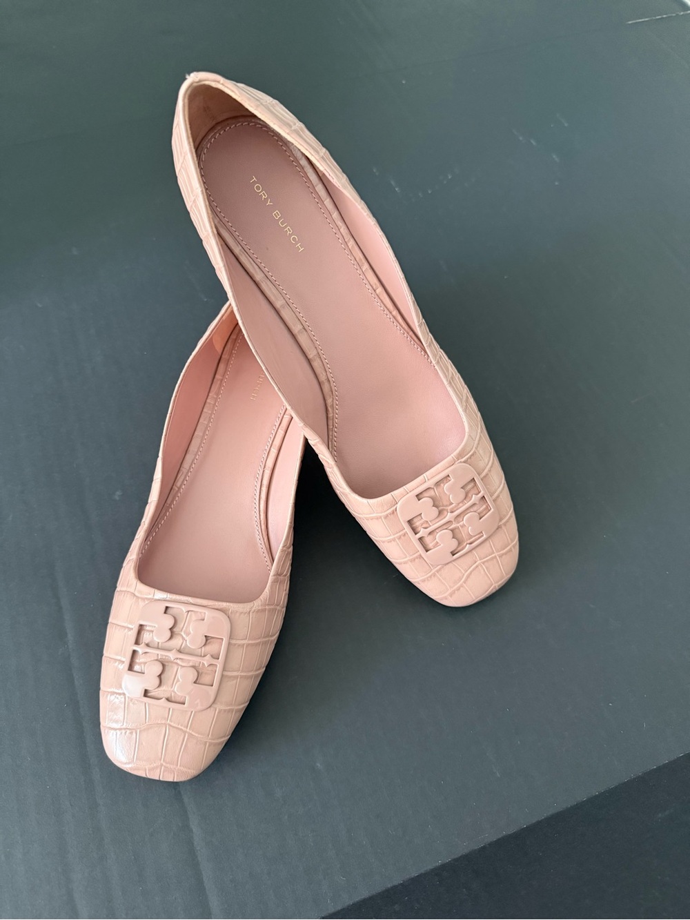 Tory Burch Croc-Embossed Logo Ballet Flats in Taupe Size 11 - Picture 2 of 10